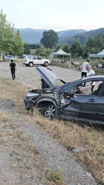 İki otomobilin kafa kafaya çarpıştığı kazada üç kişi yaralandı