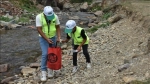 Yaylada çöp toplayan kardeşler 'çevre müfettişi' unvanını aldı.
