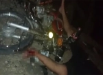 Motosikletiyle kaza yapan sürücü, video çekerek sosyal medyadan yardım istedi