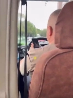 İstanbul'da bir minibüs şoförünün müstehcen video izlemesi tepki çekti.