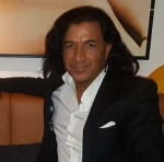 Almanya'da yaşayan bir Türk televizyon sunucusu, 22 yıl boyunca haksız şekilde sosyal yardım alması nedeniyle yargılandı.