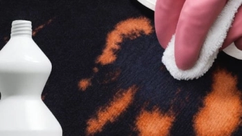 Çamaşır suyu lekesini en çabuk çıkaran teknik: Hiçbir iz bırakmadan tamamen yok ediyor